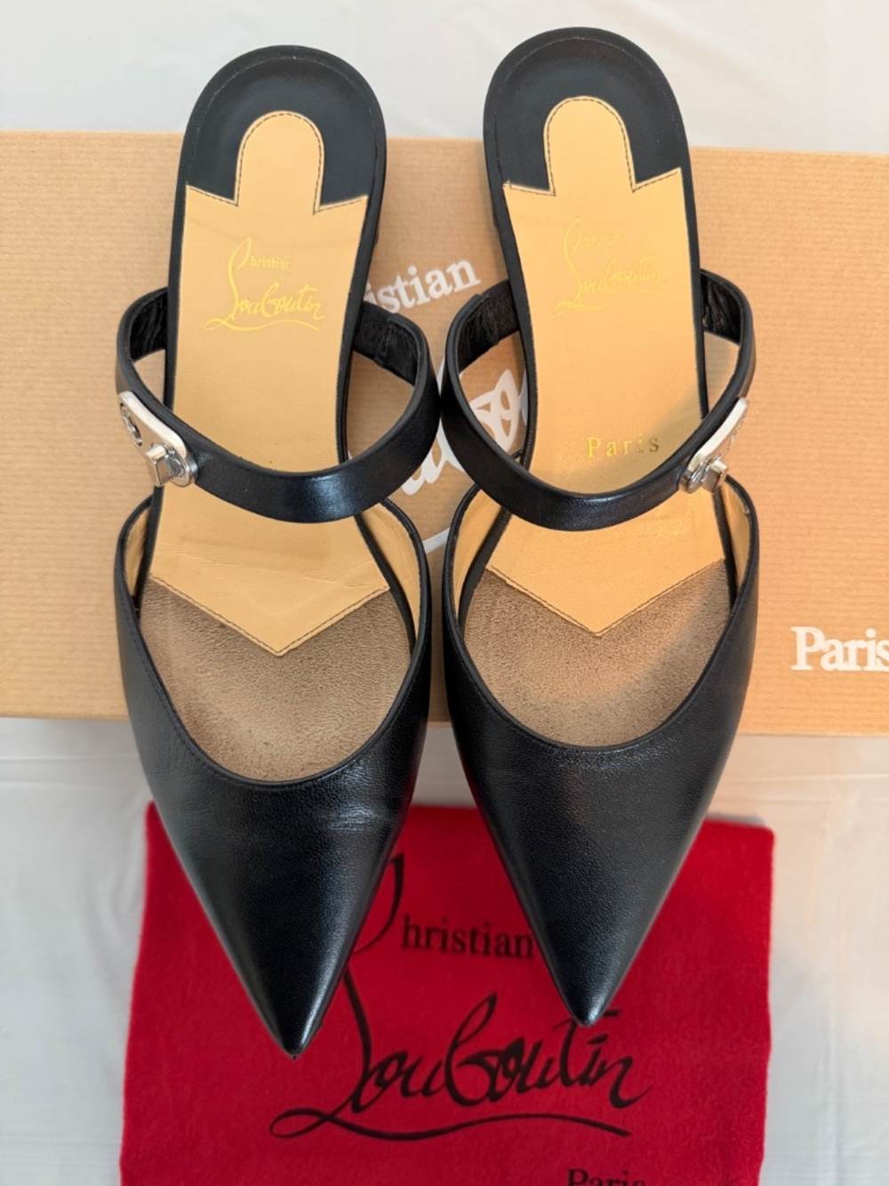 Christian Louboutin Choc Lock Flat Nappa - Picture 3 of 8